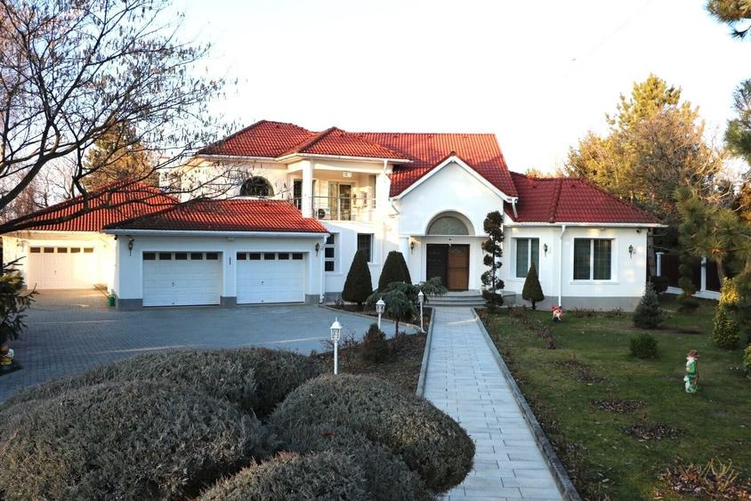 Casă individuală cu 11 camere cu Canalizare în Snagov