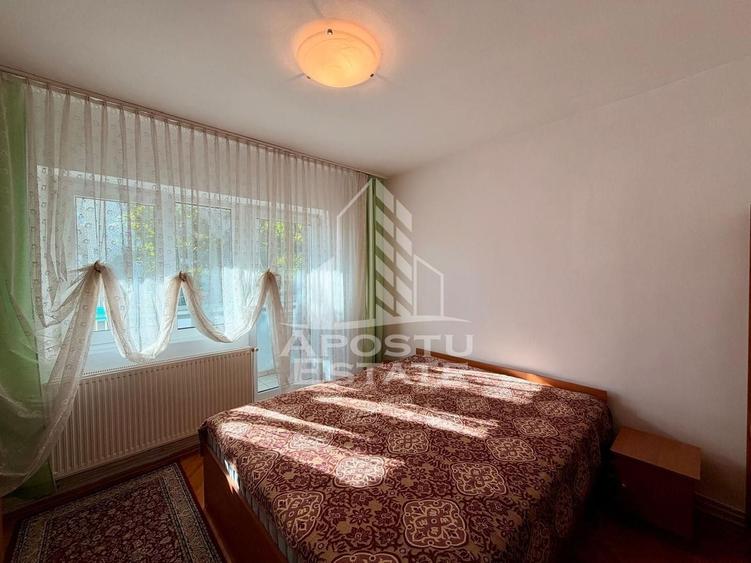 Apartament cu 3 camere decomandat, mobilat în Aradului