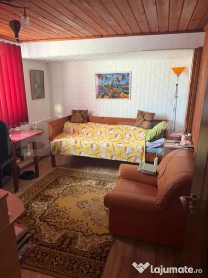 Casă cu 4 camere cu Teren 2200 Mp în Central