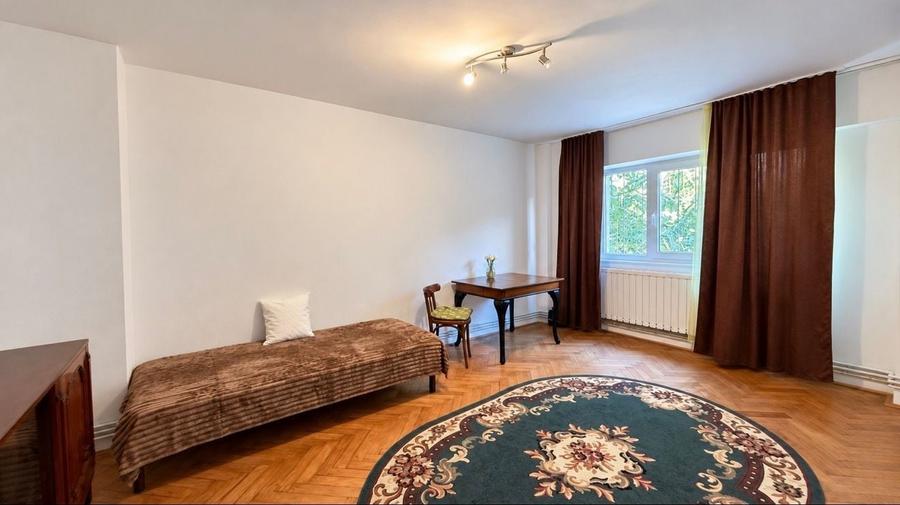 Apartament cu 3 camere în Aradului