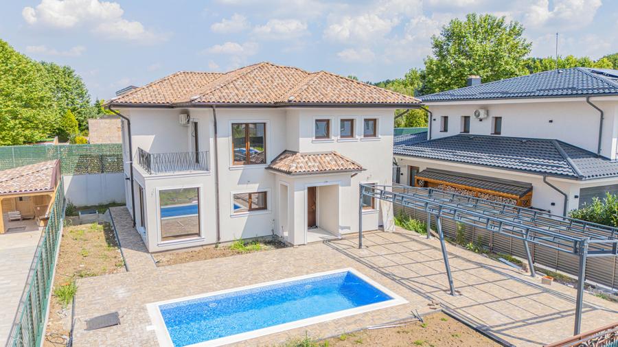 Vila moderna cu vedere la lac, ambient intim si elegant, piscina, carport - 1