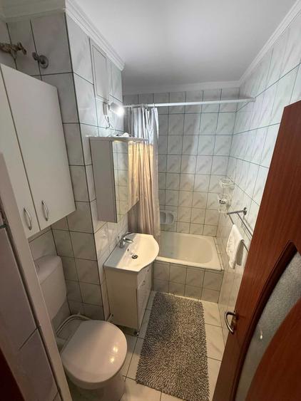 Apartament cu 3 camere semidecomandat în Ampoi 1