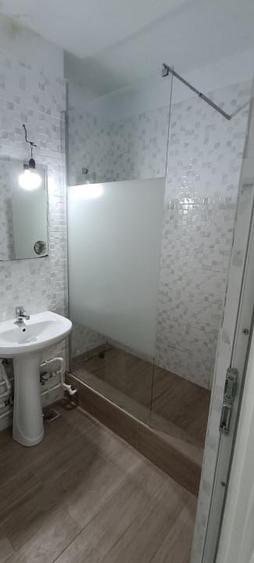 Apartament cu 3 camere semidecomandat, mobilat în Nord