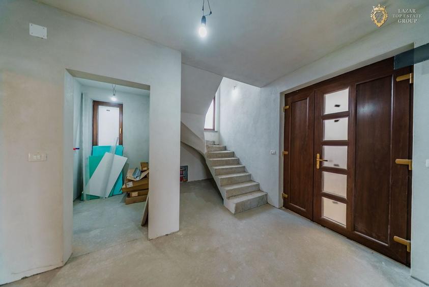 Casă individuală cu 3 camere cu Canalizare în Sânleani