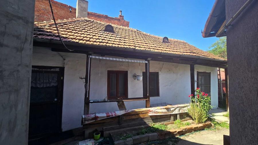 Casă cu 2 camere cu Teren 80 Mp în Central