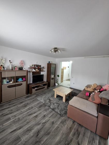 Apartament cu 2 camere decomandat în Tractorul