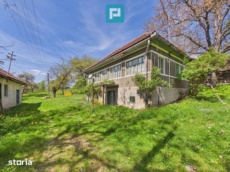 Casă cu 2 camere cu Teren 24270 Mp în Central