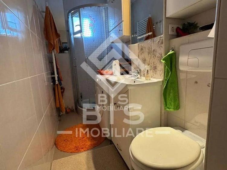 Apartament cu 3 camere semidecomandat în Decebal