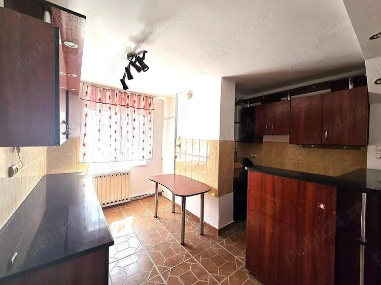 Apartament cu 3 camere decomandat în Micro 17