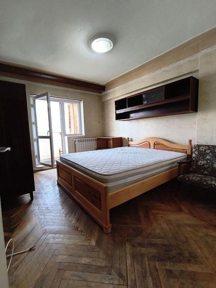 Apartament cu 3 camere decomandat în Păcurari