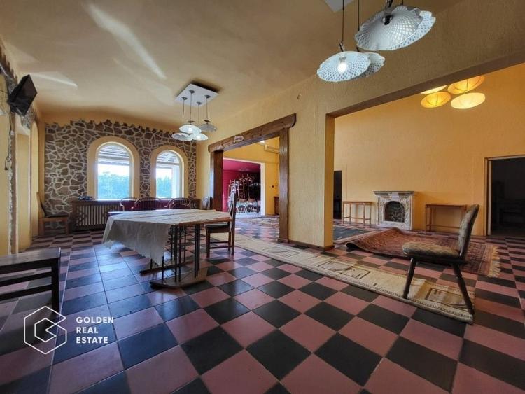 Casă individuală cu 12 camere cu Teren 1000 Mp în Central