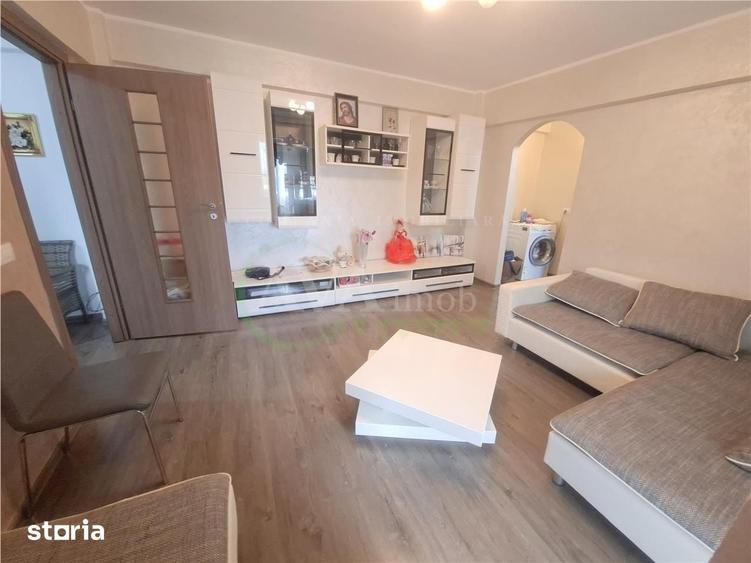 Apartament cu 3 camere semidecomandat în Republicii
