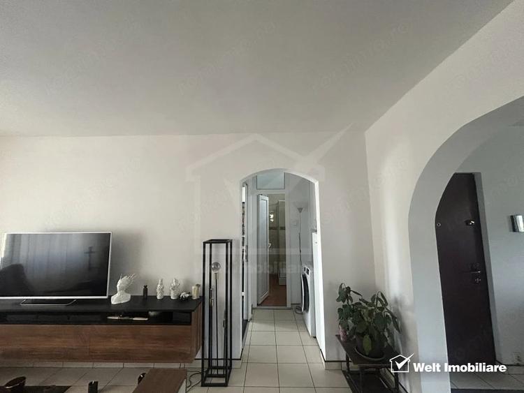 Apartament cu 4 camere decomandat în Plopilor