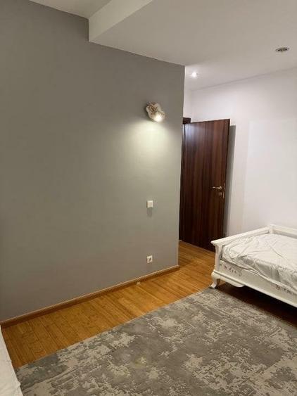 Apartament cu 3 camere decomandat, mobilat în Casin