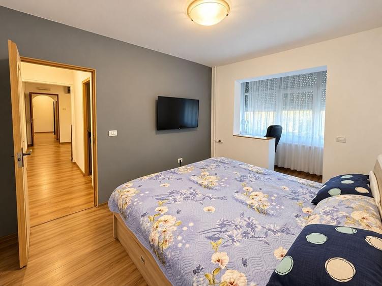 Apartament cu 3 camere semidecomandat în Complex Studențesc