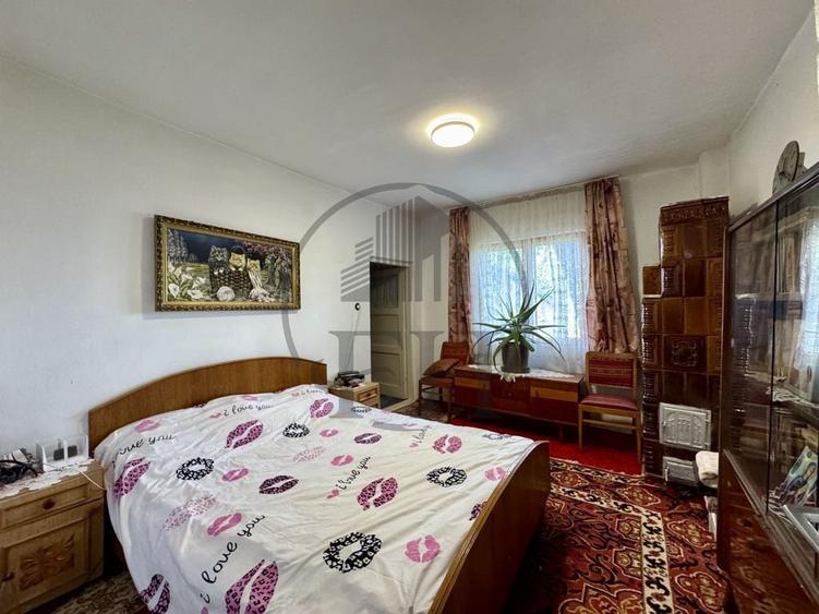 Casă cu 5 camere cu Teren 1190 Mp în Sud