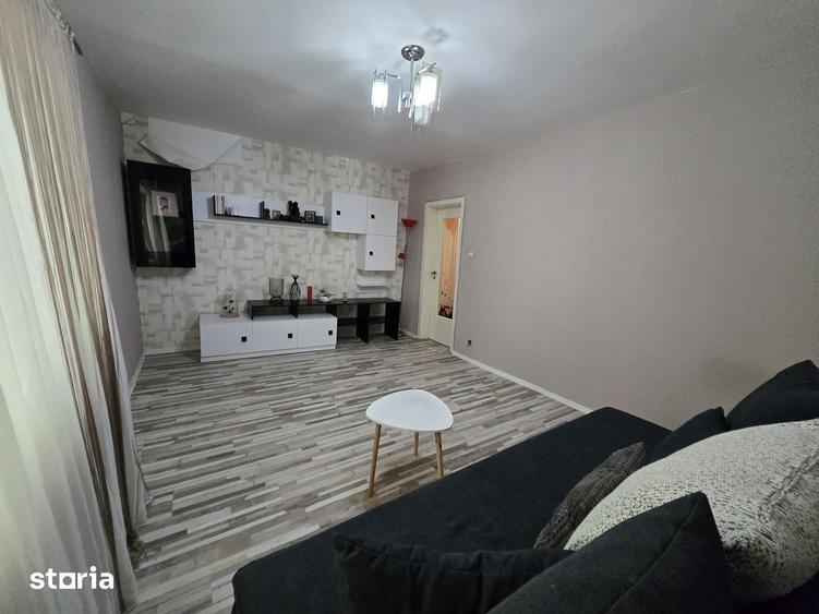 Apartament cu 3 camere decomandat în Aradului
