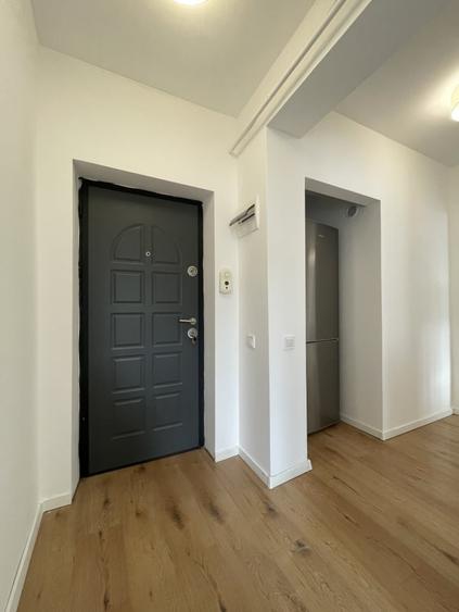 Apartament cu 3 camere semidecomandat, mobilat în Central