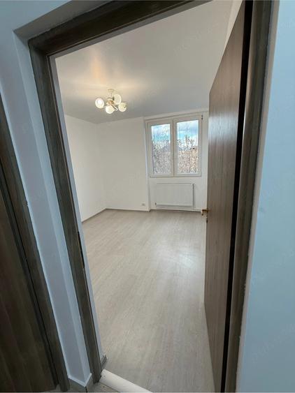 Apartament cu 3 camere decomandat în Gojdu