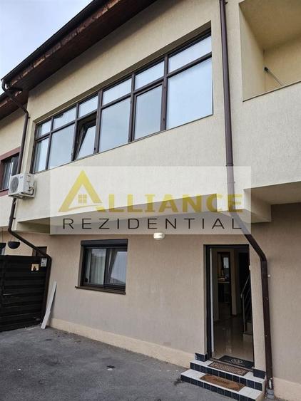 Casă individuală cu 5 camere decomandat cu Canalizare în Central