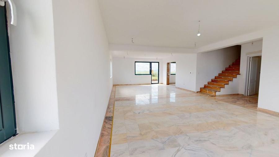 Casă cu 4 camere cu Teren 800 Mp în Săcele