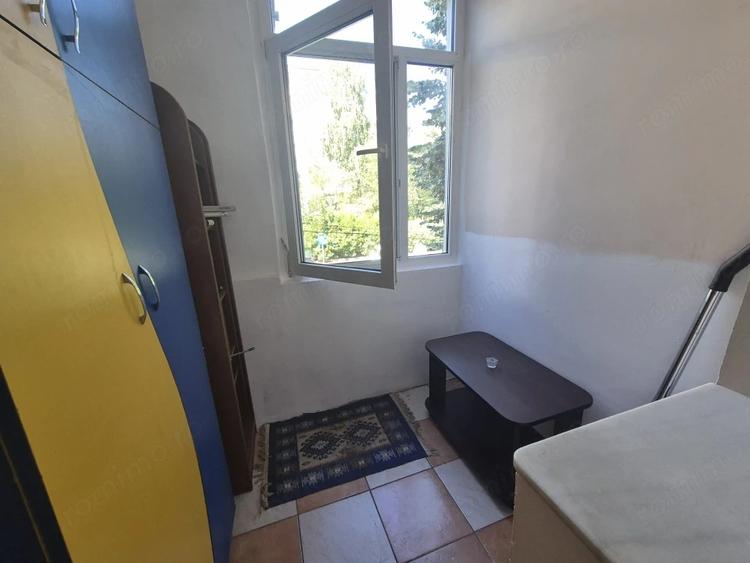 Apartament cu 3 camere semidecomandat în Trivale