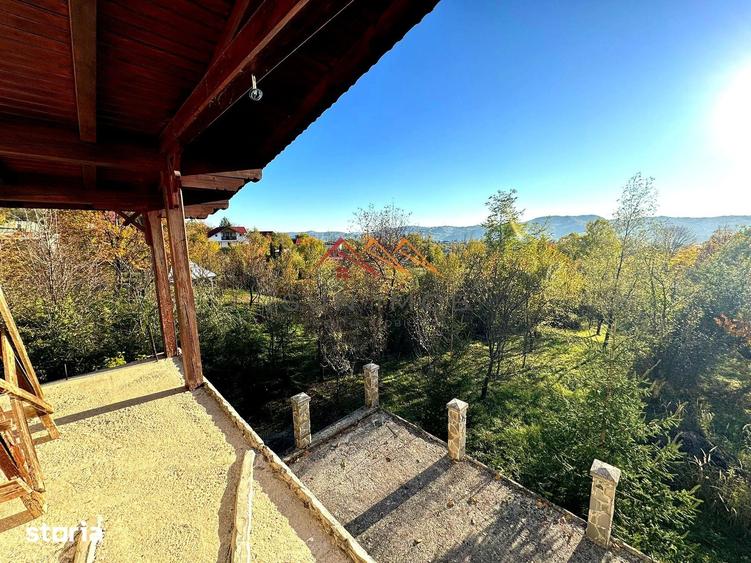 Casă cu 6 camere cu Teren 1354 Mp în Cornu