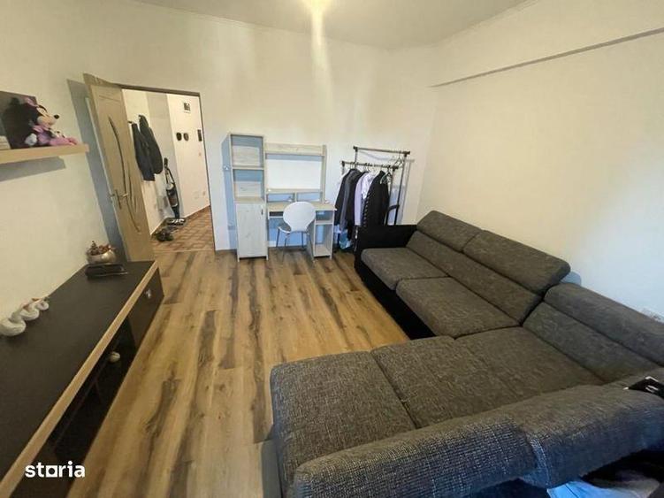 inchiriez apartament cu 2 camere + living - 4
