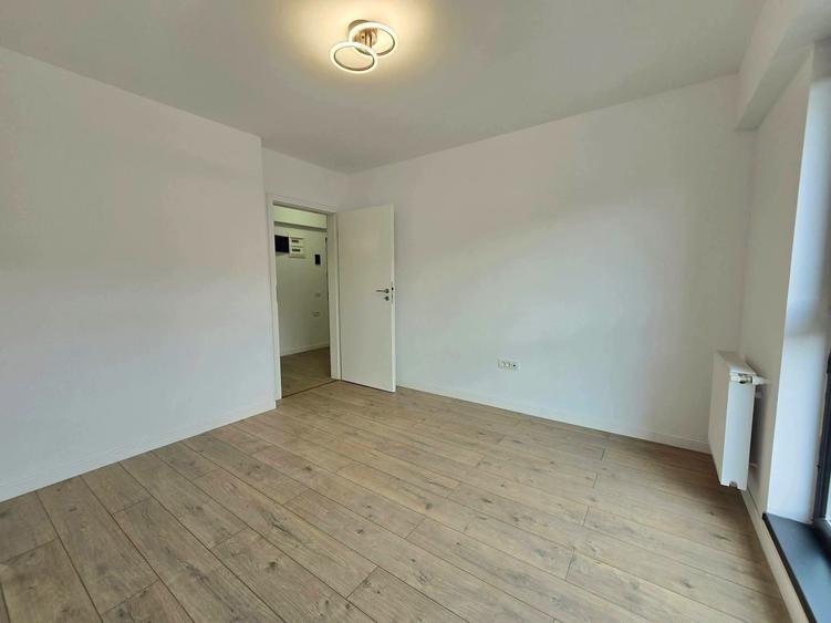 Apartament cu 4 camere decomandat în Dobroești