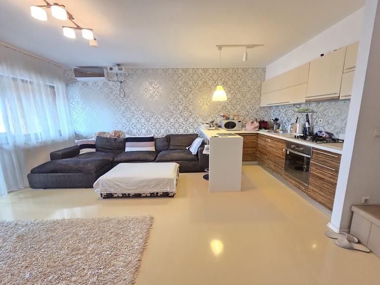 Apartament cu 3 camere decomandat în Ultimul leu