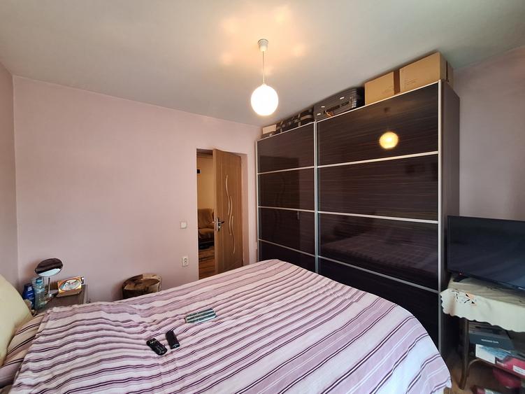 Apartament cu 2 camere semidecomandat, mobilat în Florești