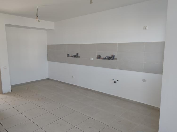 Casă individuală cu 4 camere cu Canalizare în Sânpetru