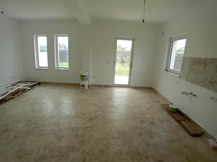 Casă individuală cu 4 camere cu Teren 350 Mp în Valea Ursului
