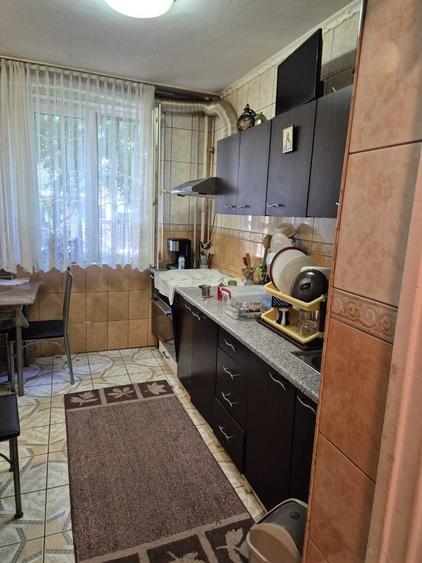 Apartament cu 3 camere semidecomandat în Drumul Găzarului