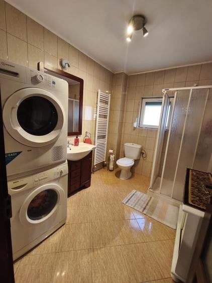 Casă individuală cu 5 camere cu Canalizare în Central