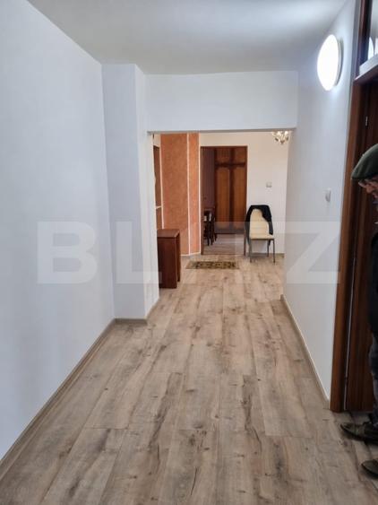 Apartament cu 3 camere decomandat, mobilat în Central