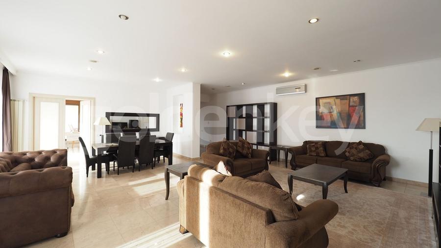 Penthouse cu 5 camere decomandat, mobilat în Șoseaua Nordului