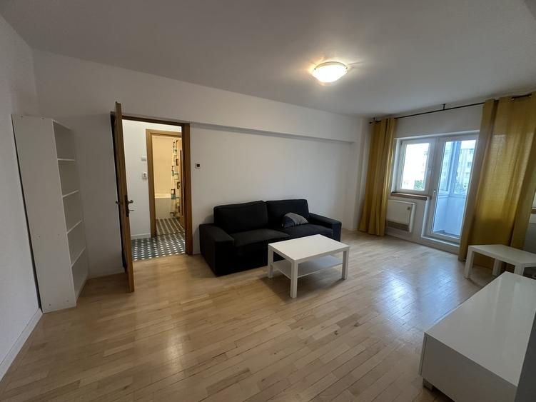 Apartament cu 3 camere semidecomandat în 13 Septembrie