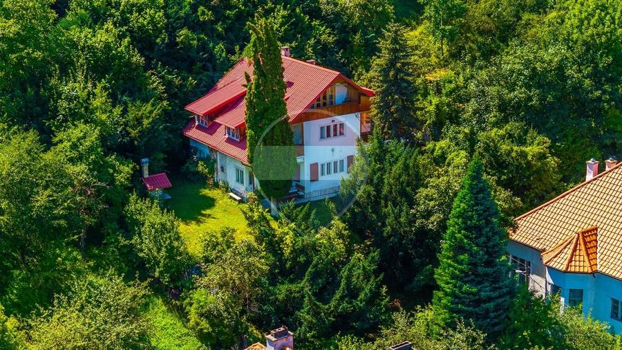 Casă individuală cu 24 camere cu Teren 3140 Mp în Schei