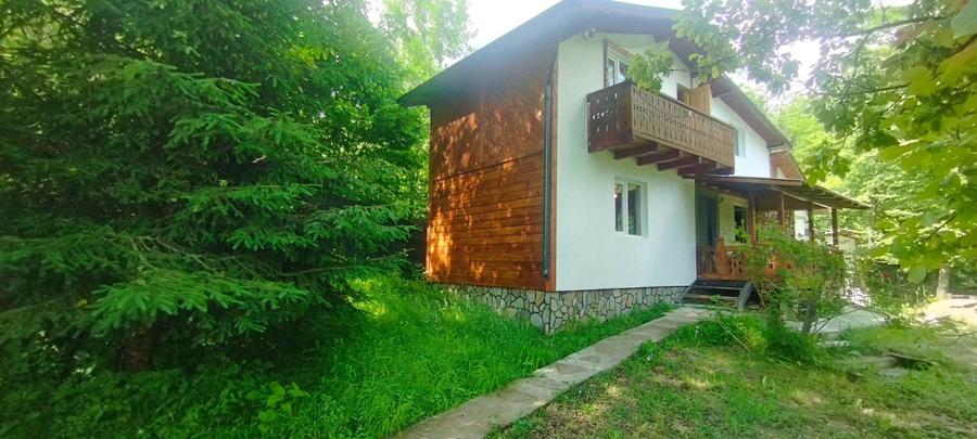 Casă cu 3 camere cu Teren 850 Mp în Central