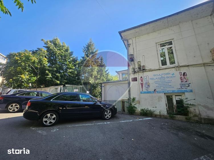 Casă cu 4 camere cu Teren 1302 Mp în Central