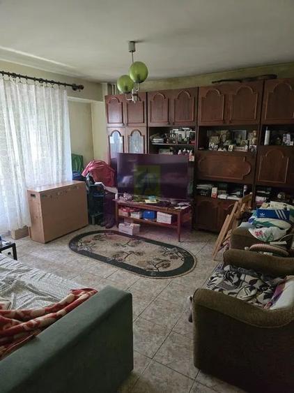 Apartament cu 3 camere semidecomandat în Lacul Tei