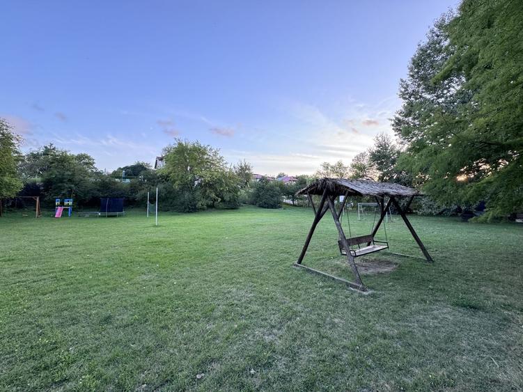 Hotel/Pensiune, de 1,380 mp, în Băltenii de Sus