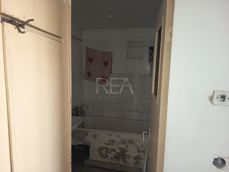 Apartament cu 3 camere decomandat, mobilat în Rahova