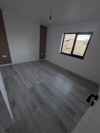 Casă cu 4 camere în Exterior Vest