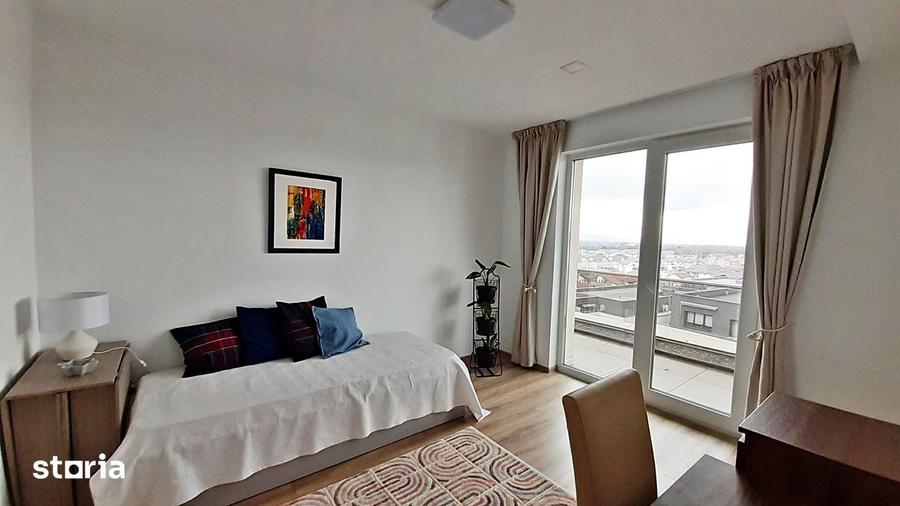 Apartament cu 5 camere decomandat, mobilat în Tractorul