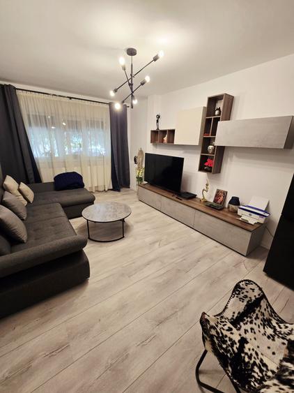 Apartament cu 2 camere decomandat în 1 Mai