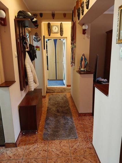 Apartament cu 3 camere decomandat în Stana