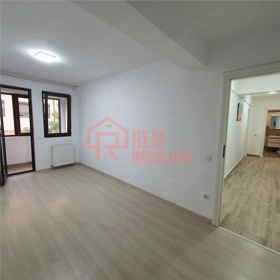 Apartament cu 3 camere decomandat în Fundeni