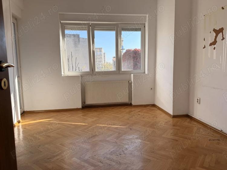Apartament cu 5 camere decomandat în Amzei